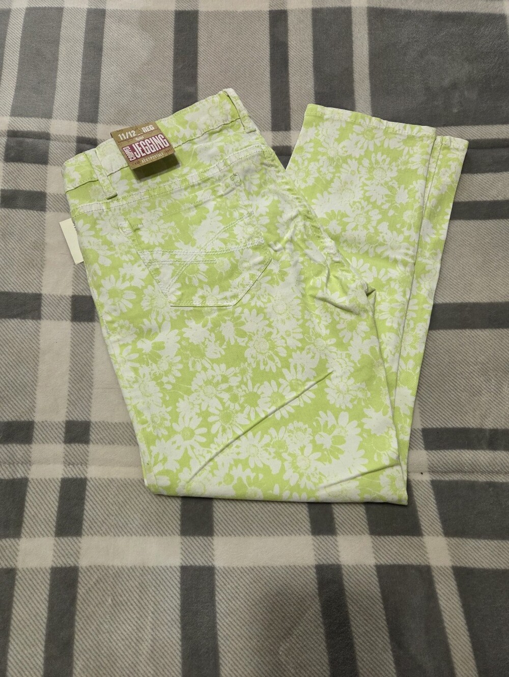 Aeropostale Green Floral Cropped Jeggings